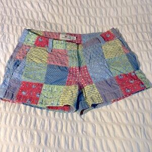 🐳 low rise vineyard vines mini shorts, patchwork pattern and fun style!